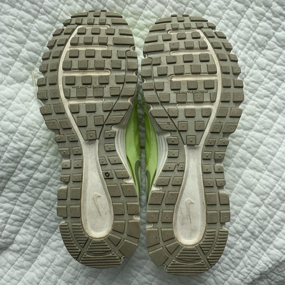 NIKE RUNNING SHOES - Picture 3 of 3